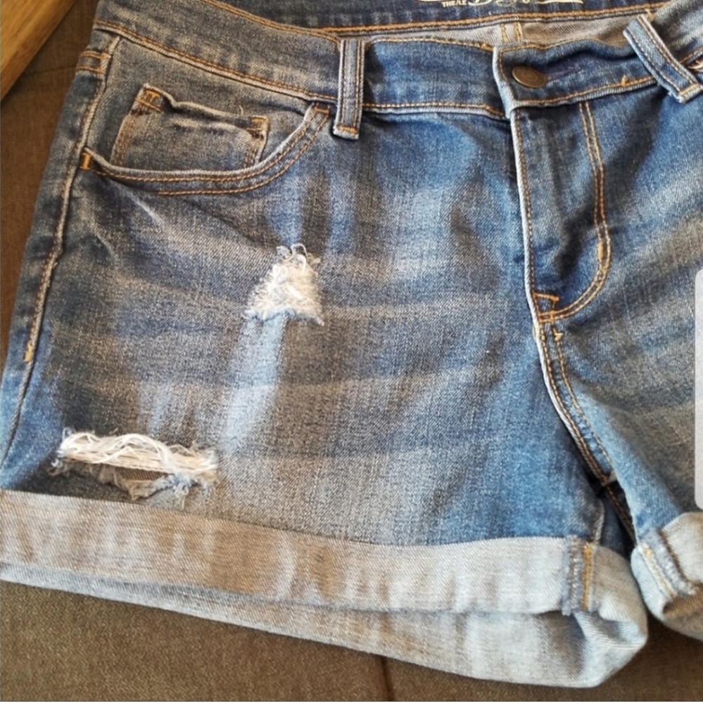 Distressed Denim Boyfriend Jean Shorts Light Wash Cuffed LIKE NEW - Picture 4 of 8